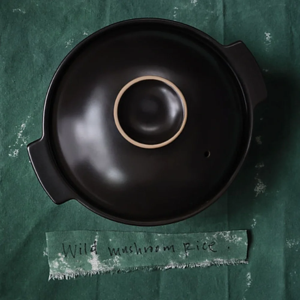 New! EXCLUSIVE CRATE&BARREL Limited Edition Hand-glazed Donabe Clay Pot in Black